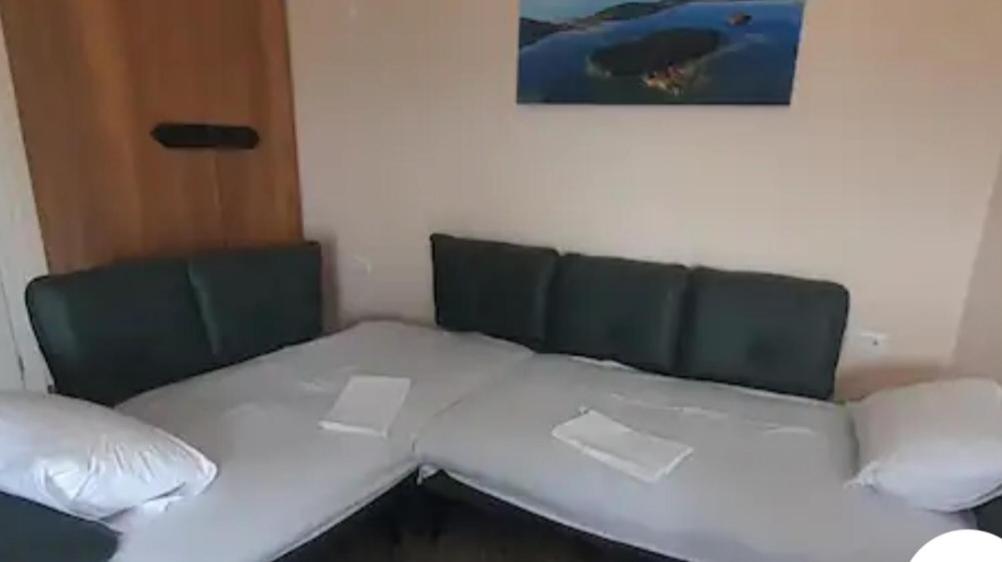 Queen Apartmets Vlorë Værelse billede